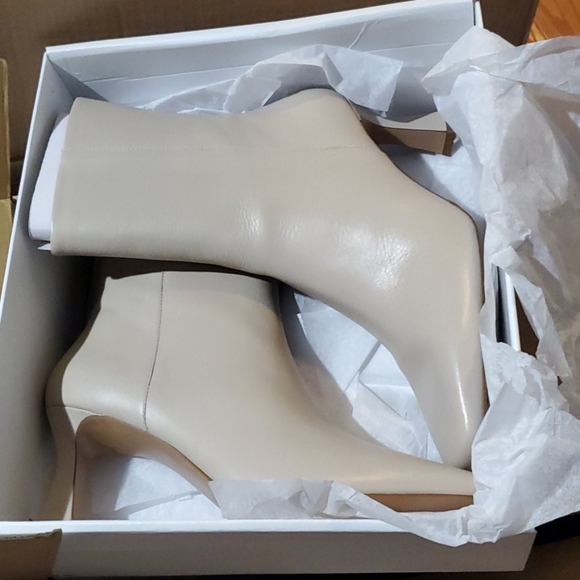 & Other Stories Cream Boots - Picture 7 of 8